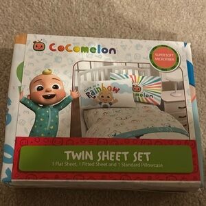 Cocomelon 3pcs Twin Sheet set: 1 flat & 1 fitted sheet, 1 pillowcase